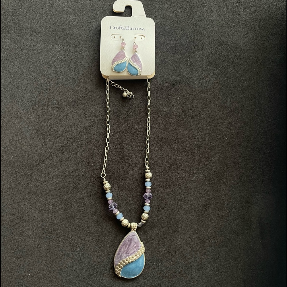 Croft and Burrow earring and necklace set